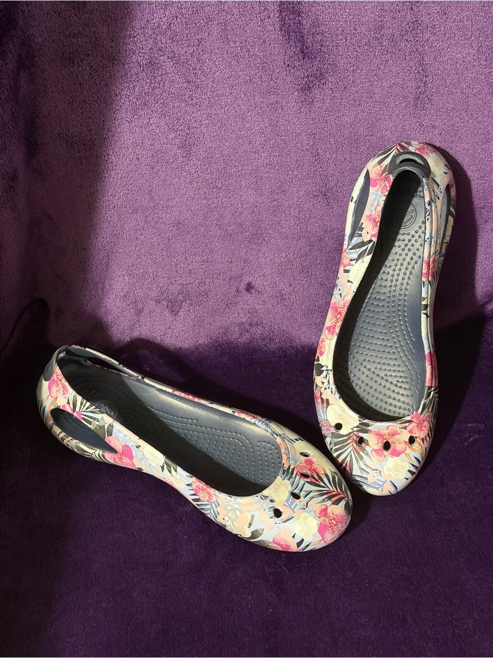 Crocs Women’s Floral Print Round Toe Slip-On Ballet Flats Lightweight US 8